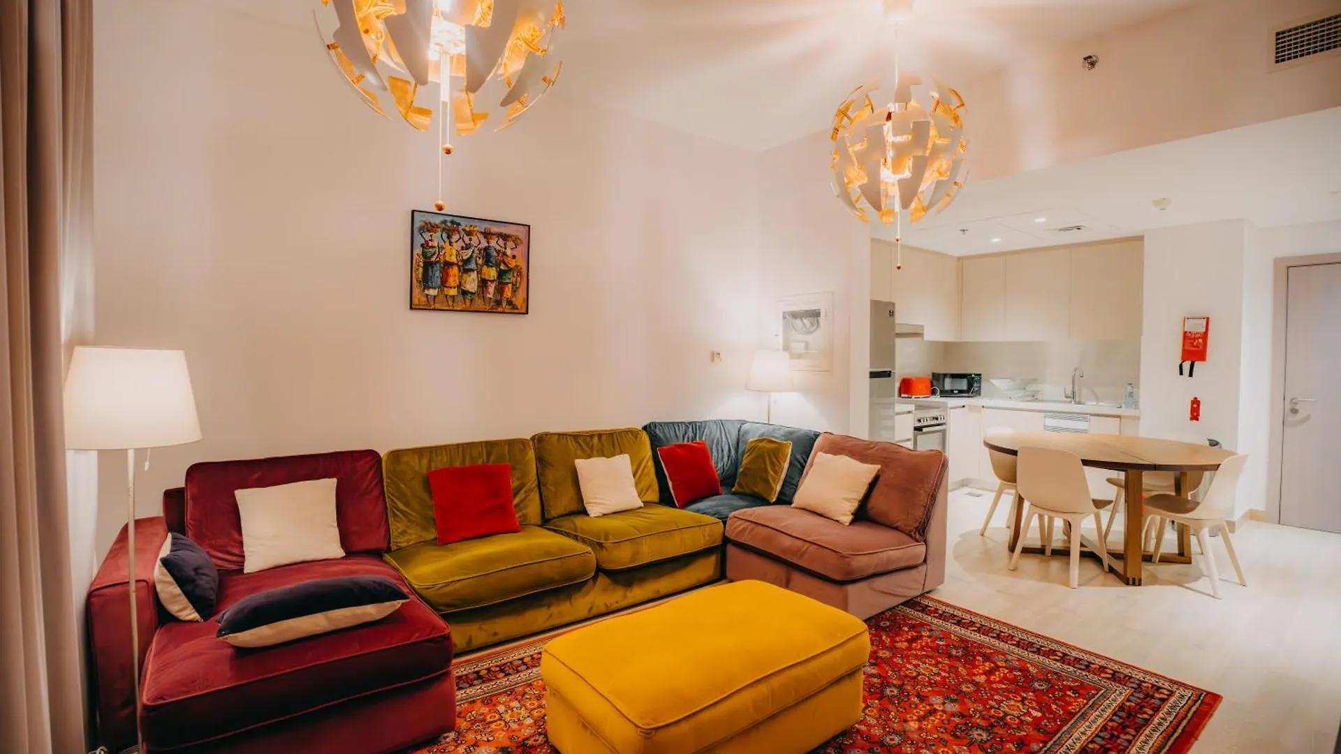 הקונטקטים של Yas Island Luxury Loft